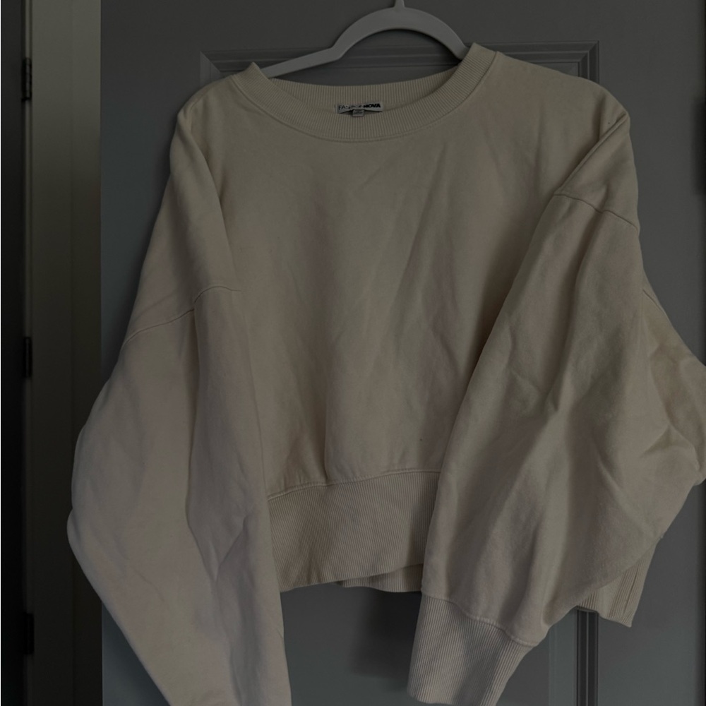 Fashion Nova Cropped Oversize Cream Sweatshirt with Ribbed Crewneck